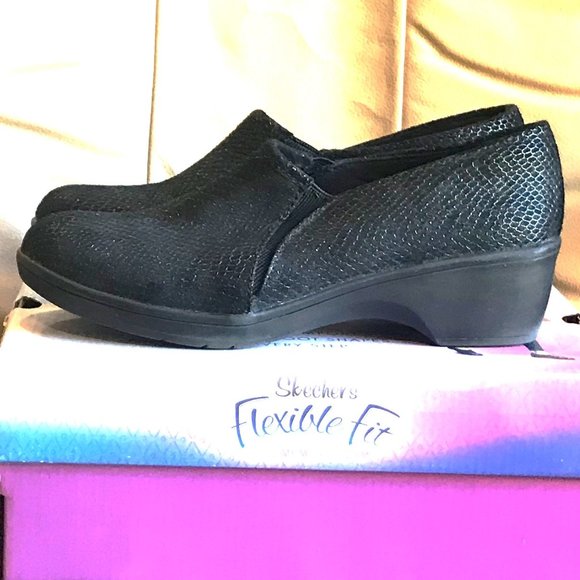 SKECHERS FLEXIBLES WITH MEMORY FOAM, SIZE 8 M - Picture 2 of 8